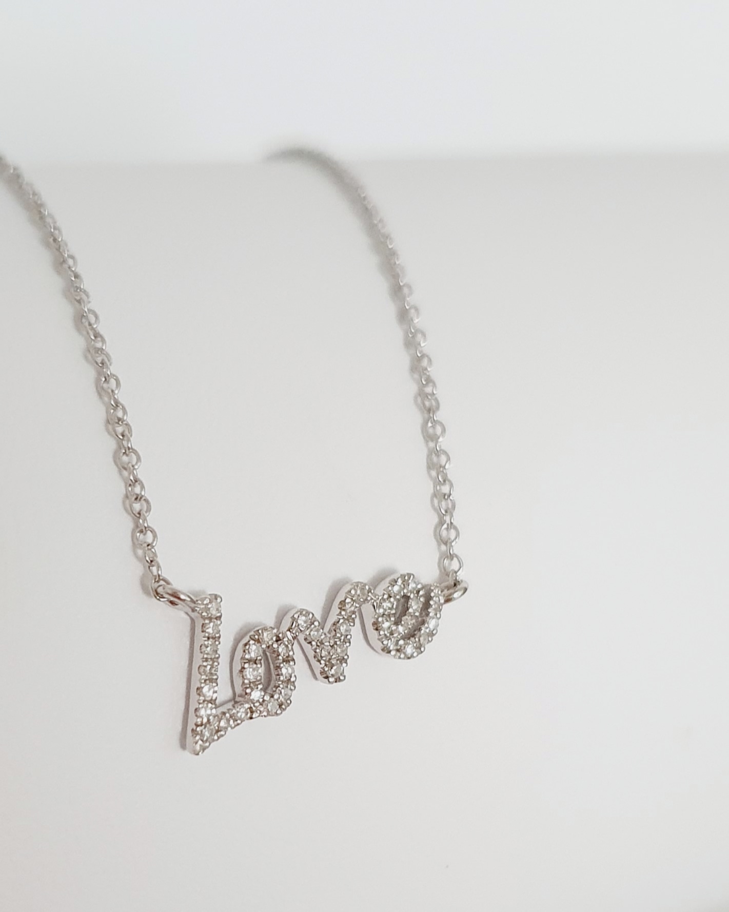 Náhrdelník Love s prírodnými diamantami 0,11 ct biele zlato 14kt