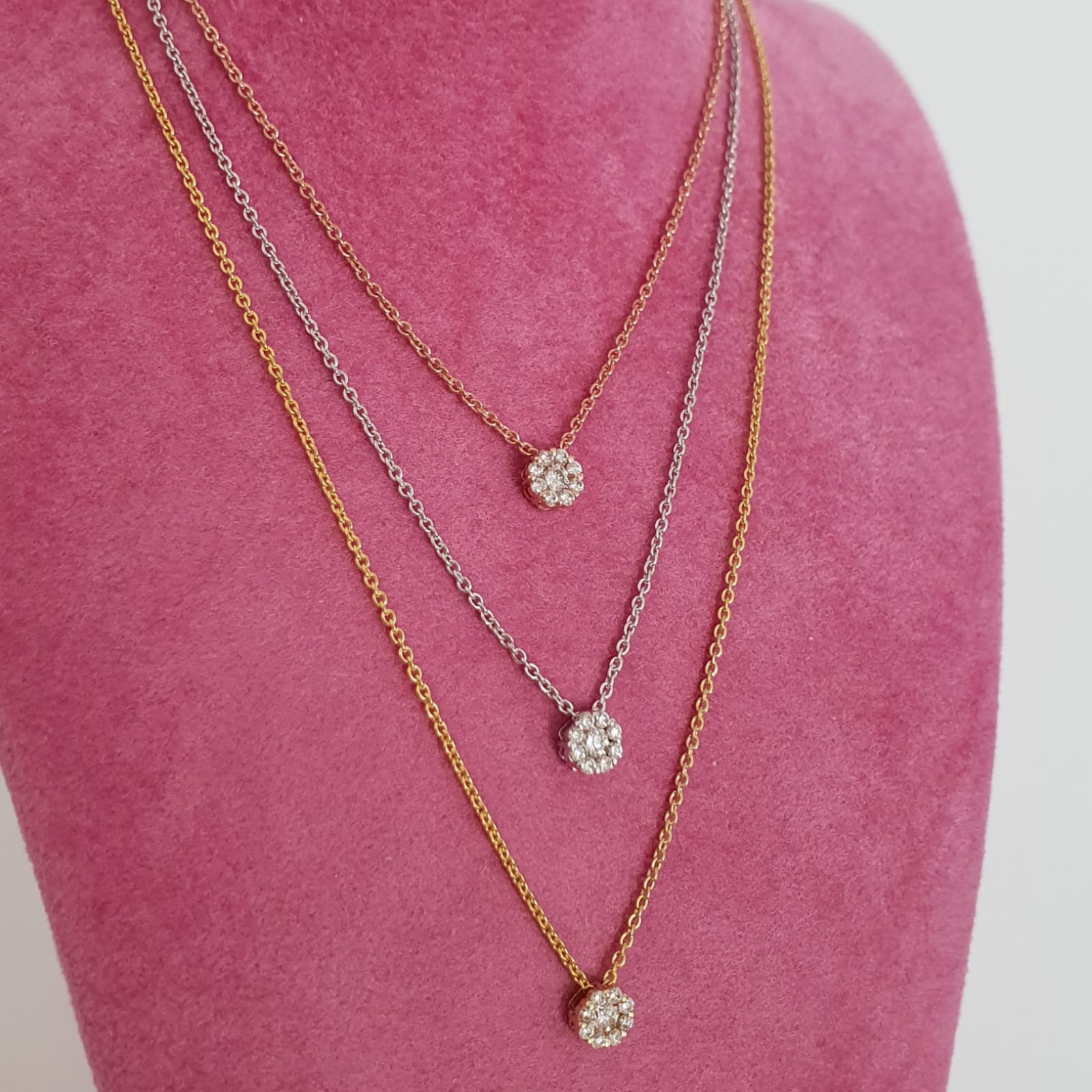 Náhrdelník Petal Diamonds s prírodnými diamantami 0,15ct zlato 14kt