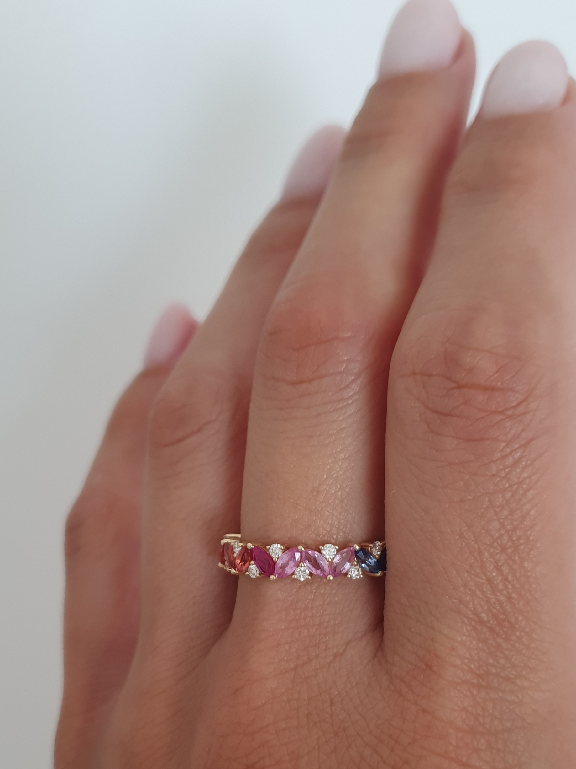Prsteň Infinity Sapphire 14 kt zlato prírodné zafíry 2, 43 ct a diamanty 0,37 ct – Obrázok 4