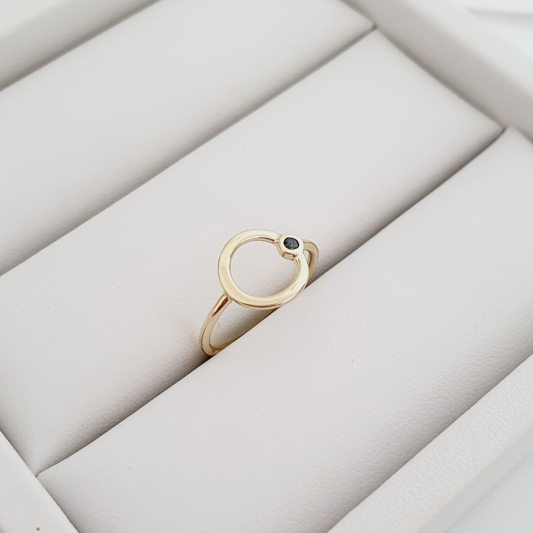 Prsteň Minimal Black Circle Natural Diamond – Obrázok 5